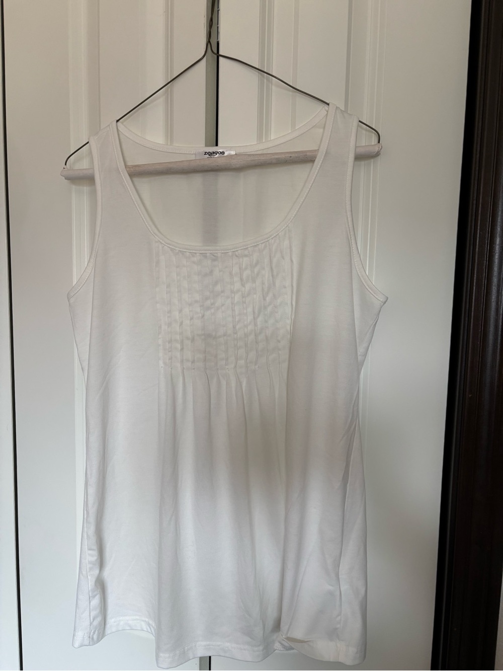 zeagoo White Pintuck Scoop Neck Tank Top